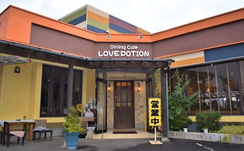 LOVEPOTION（斐川町福富）の外観