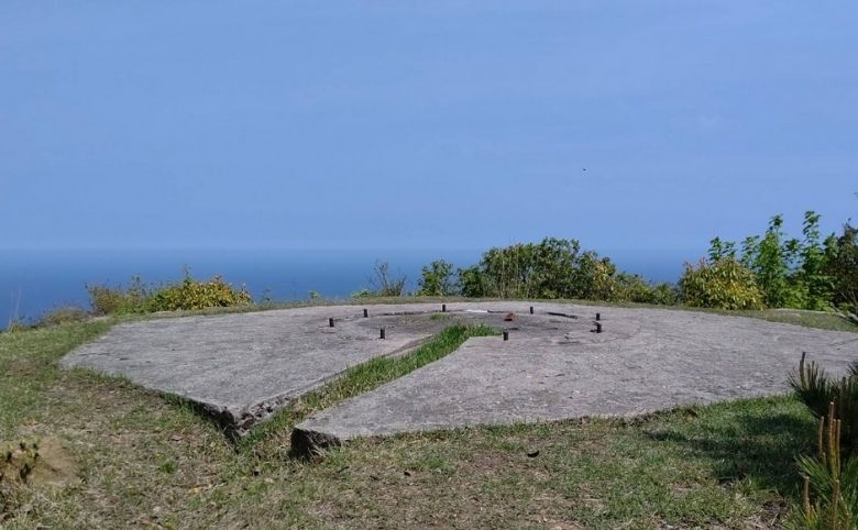 旧日本海軍 日御碕特設見張所 砲台/レーダー施設跡地・海軍戦没者慰霊碑