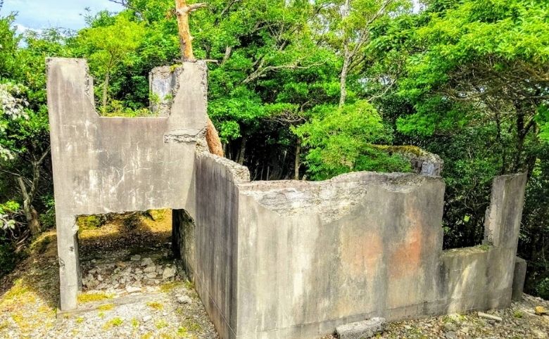 旧日本海軍 日御碕特設見張所 砲台/レーダー施設跡地・海軍戦没者慰霊碑