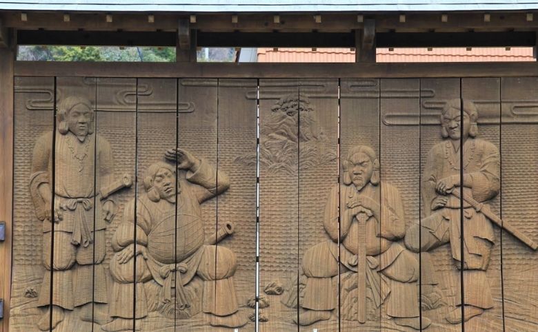 屏風岩(びょうぶいわ)