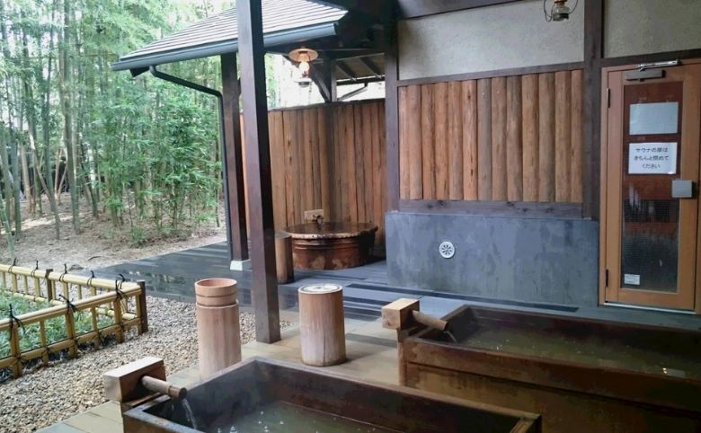 温泉店内