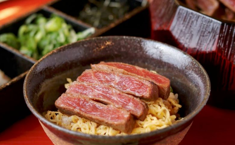 しまね和牛と米と出汁　ステーキ丼