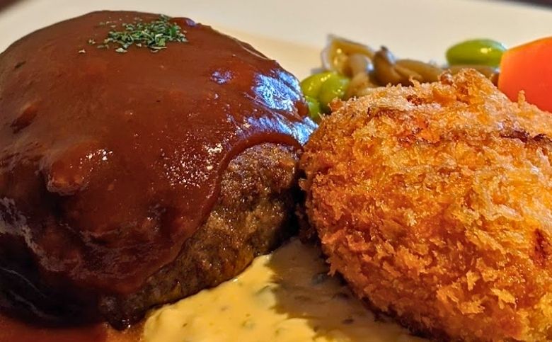 洋食 Kirra（大津朝倉）のハンバーグ