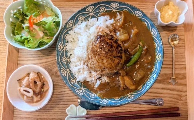 笑がお食堂にこに（平田町）のハンバーグ