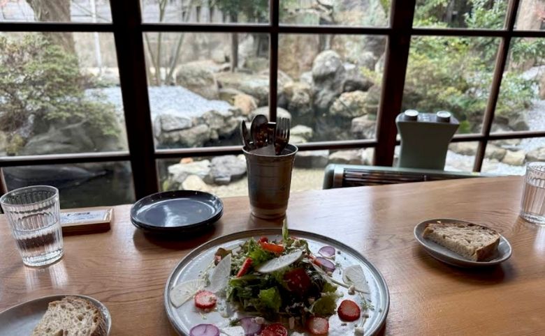 庭園と食事