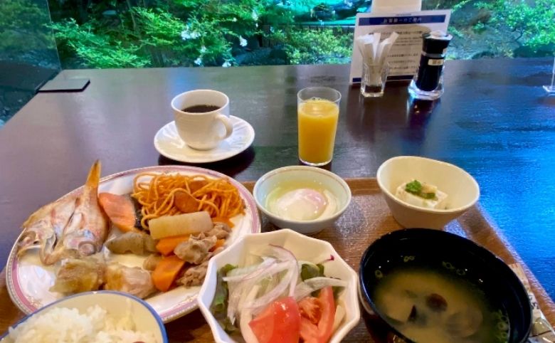 庭園と食事