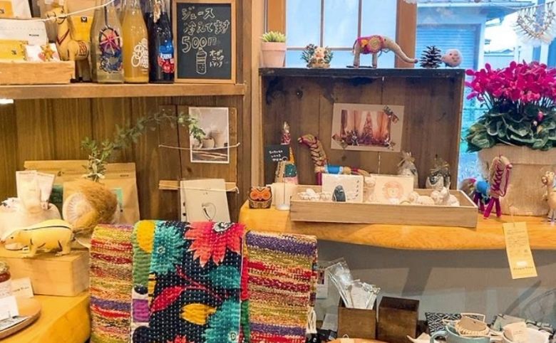雑貨店内