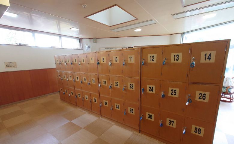 温泉店内