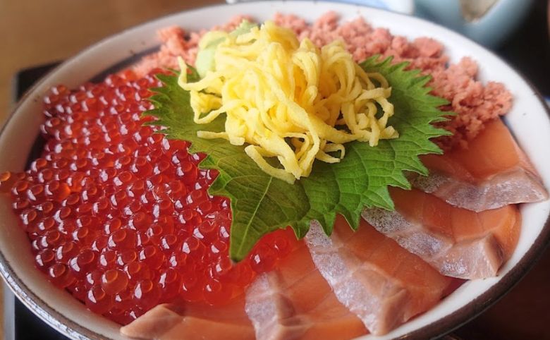 いくらとサーモンの親子丼