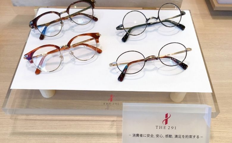 メガネ店内