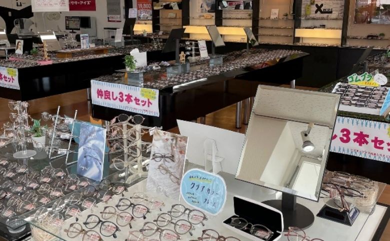 メガネ店内