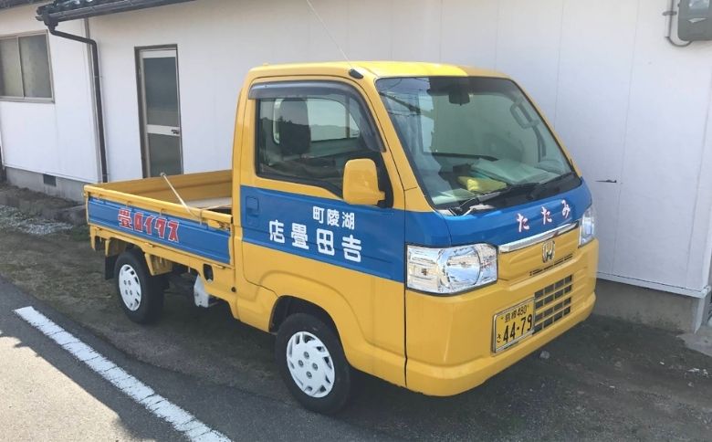 畳店軽トラ