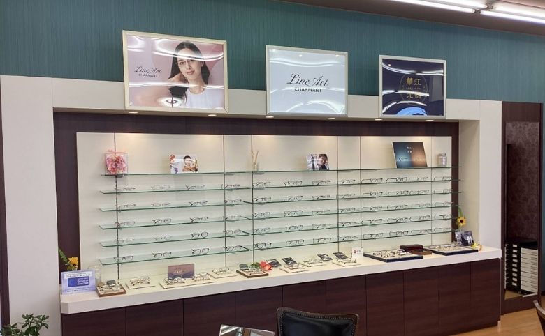 メガネ店内