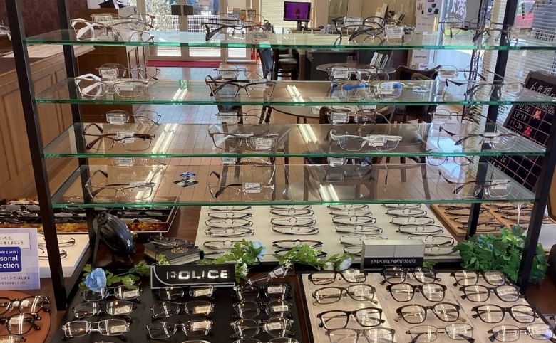 メガネ店内