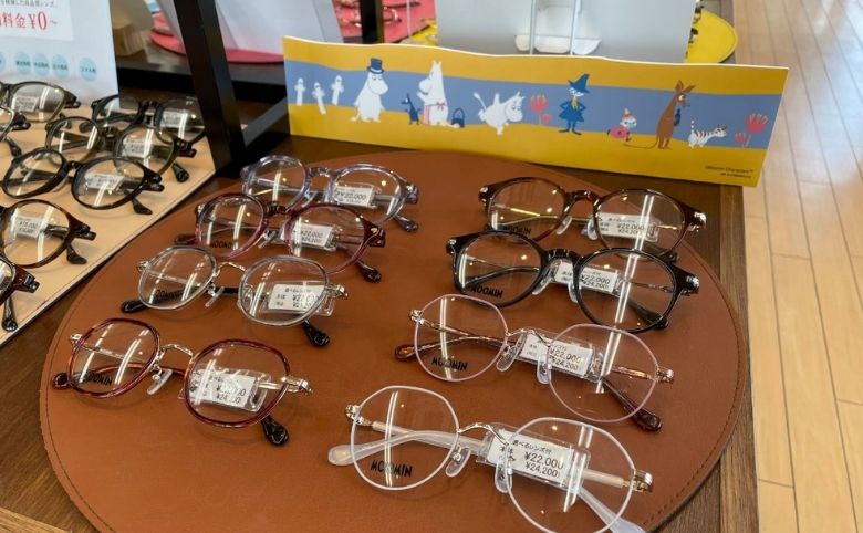 メガネ店内