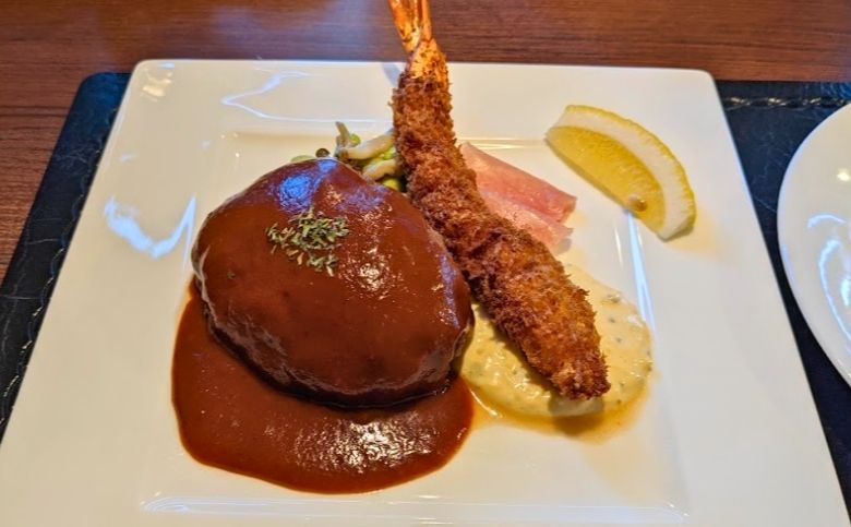 洋食 Kirra（大津朝倉）のハンバーグ