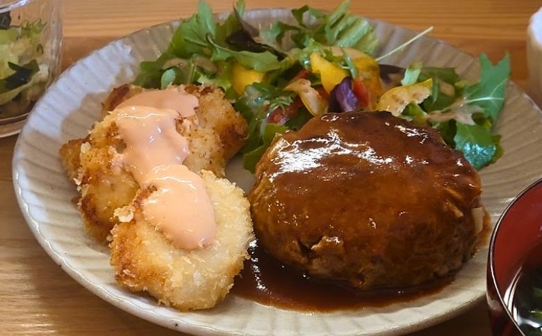笑がお食堂にこに（平田町）のハンバーグ
