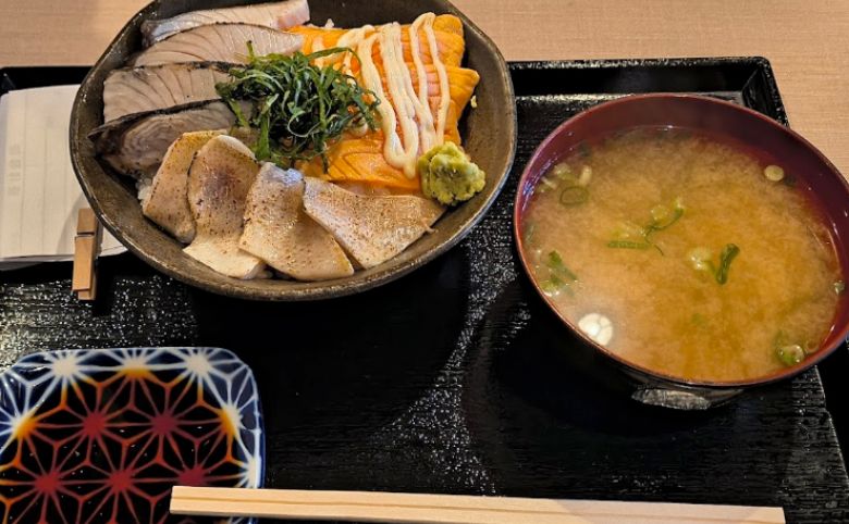 サーモン丼