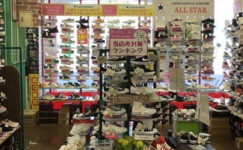 シューズショップ店内