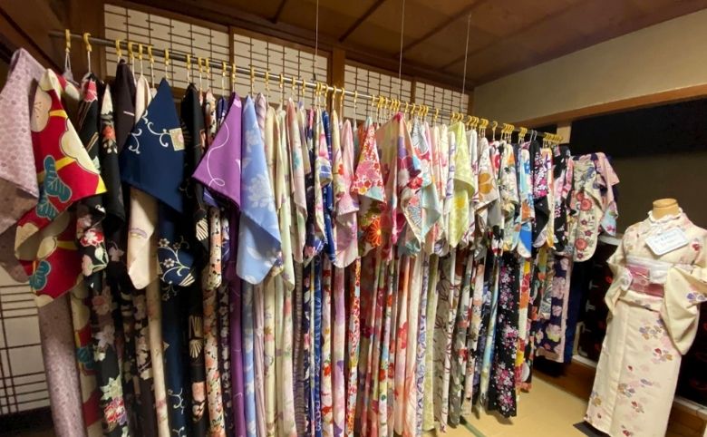 着物レンタル店内