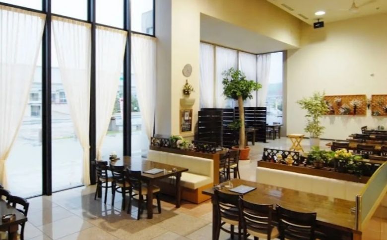 レストラン ビアムーン（西新町）の店内