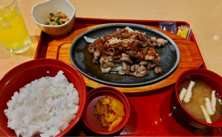 ファミレス食事