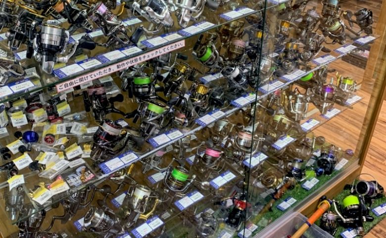 釣具屋店内