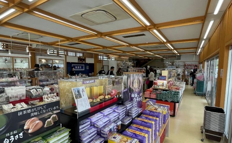 お土産や店内
