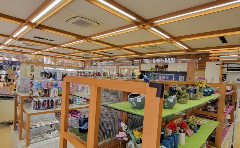 お土産や店内