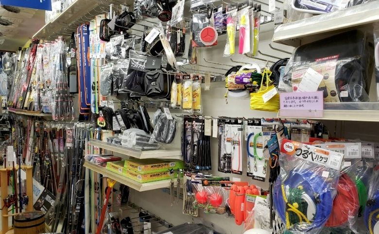 釣具屋店内