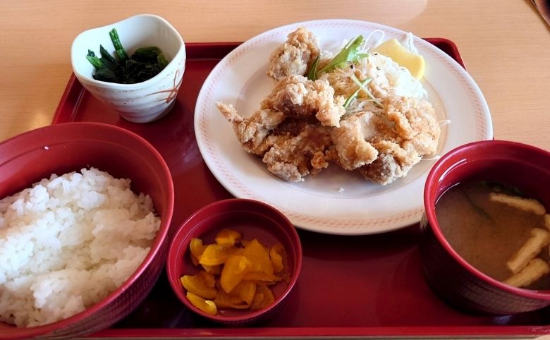 ファミレス食事あああ